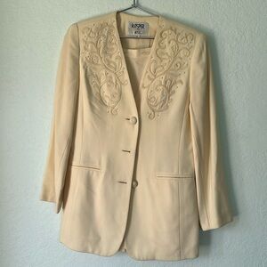 Kasper size 4 yellow 💛🌹 skirt and jacket embellished w pearls embroidered